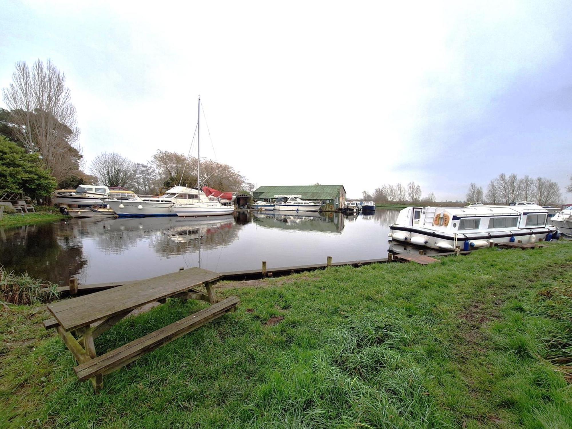 Spacious Dog Friendly Family On Norfolk Coast Holiday home Potter Heigham
